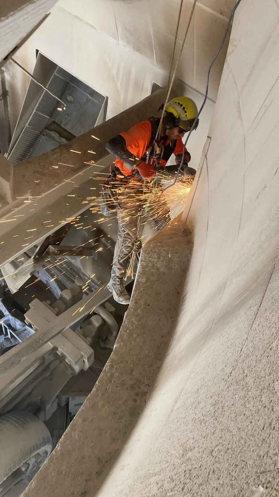 maintenance de silo industriel par cordiste dans les Alpes-Maritimes (06)